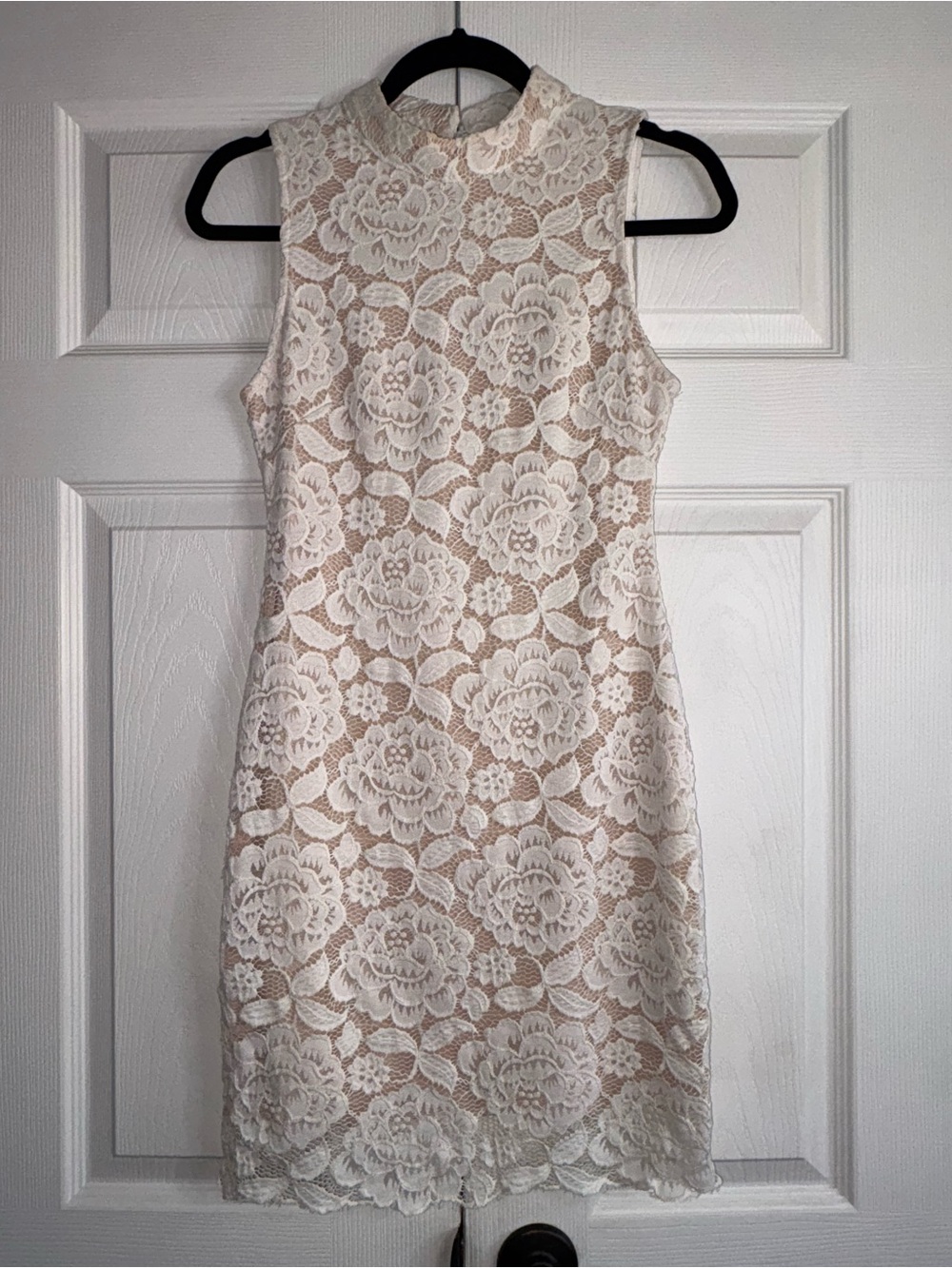 Sans Souci Ivory Floral Lace Dress - Picture 2 of 16
